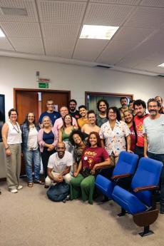 Mesa Redonda "Trs experincias de paridade em eleies para reitoria das IFES", com Joana Amaral (d